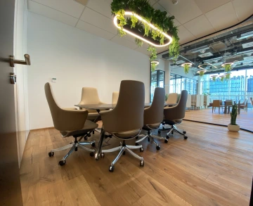 Zasedací místnost až pro 8 osob k pronájmu WorkLounge Pankrác