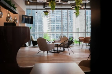 Cowor prostory a sdĂlenĂ˝ lounge WorkLounge Pankrác