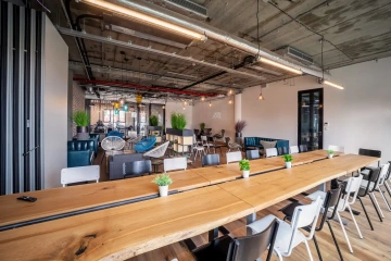 Cowor prostory a sdĂlenĂ˝ lounge WorkLounge Pankrác