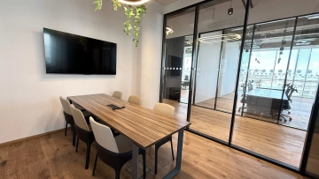 Zasedací místnost až pro 12 osob k pronájmu WorkLounge Pankrác