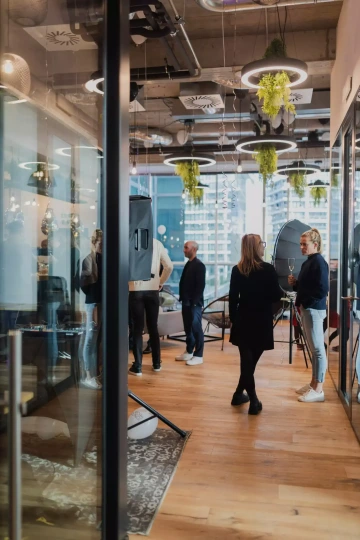 Práce ze sdĂlenĂ©ho lounge s design prvky WorkLounge PĹ™Ăkopy