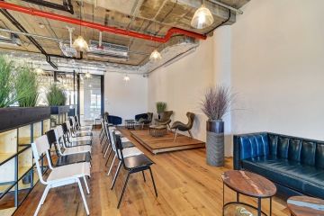 Konferenční místnost Praha WorkLounge Karlín, křesla, židle, gauč