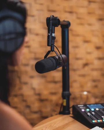 Podcast studio, mikrofony, nahrávací technika WorkLounge