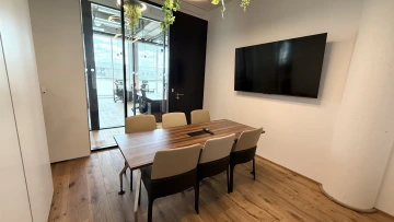 Zasedací místnost až pro 12 osob k pronájmu WorkLounge Pankrác