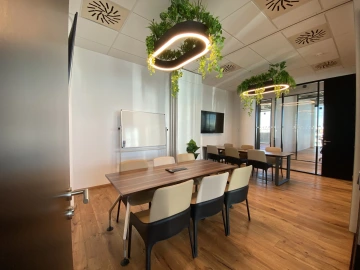 Zasedací místnost až pro 12 osob k pronájmu WorkLounge Pankrác