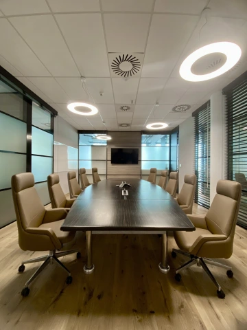 WorkLounge Pankrác board room vybavený technikou