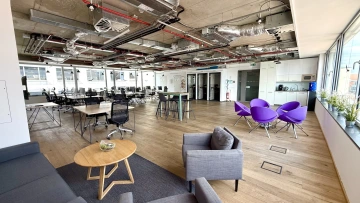WorkLounge pronájem kanceláře zasedací místnost s vybavením