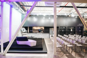 WorkLounge Event House Karlín - prostor pro firemní akce a večírky k pronájmu.