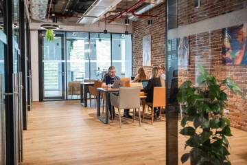 WorkLounge Dejvice zona pro hot desk