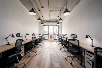 Pronájem kanceláře v Praze, lounge servisovaných kanceláře a gauče