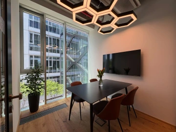 Pronájem zasedací místnosti Praha, meeting room, WorkLounge, wework, opero