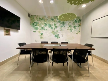 Zasedací místnost číslo 1 k pronájmu na Smíchově. WorkLounge Klamovka.
