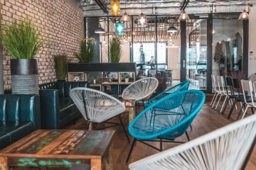 Coworking a kanceláře křesla v lounge, open space office