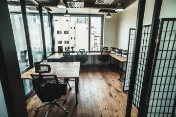 Pronájem kanceláře WorkLounge s vybavením a výhledem na centrum Prahy