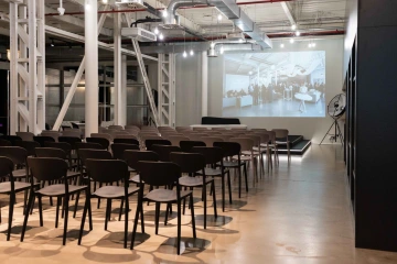 Nový WorkLounge Event House v Karlíně