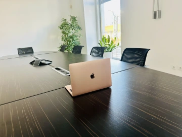 Konferenční místnost WorkLounge, Zasedací místnost k pronájmu Praha 6, wework, worklounge, meeting rooms for rent